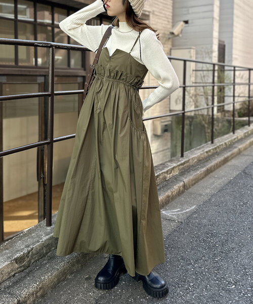 w closet(ダブルクローゼット)の「【2WAY】ウエストドロストキャミワンピース(ワンピース・レディース・オレンジ/ブラック/カーキ/アイボリー・FREE)」の22枚目の写真