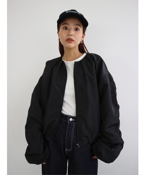 TRUNC（トランクエイティーエイト）の「No collar Tuck Blouson（ブルゾン・レディース・ブラック/アイボリー・FREE）」の2枚目の写真