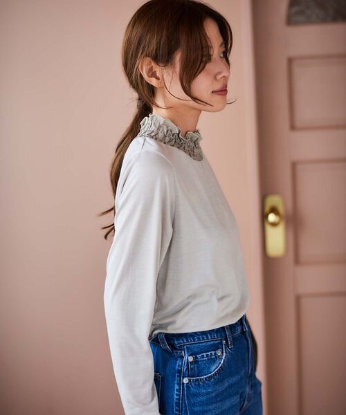 le.coeur blanc（ルクールブラン）の「レーヨンシャーリングネックプルオーバー（Tシャツ/カットソー・レディース・オフホワイト/ブラック/ライトグレー・38）」の4枚目の写真