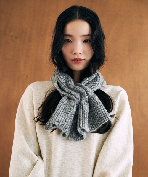 FREAK'S STORE(フリークスストア)の「限定展開 リボン ラメ マフラー(マフラー・レディース・ブラック/グレー/ナチュラル・ONE SIZE)」の14枚目の写真