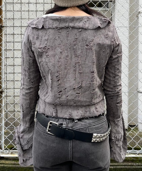 XU(エックスユー)の「ストリートファッション XU エックスユー damage frill cardigan ダメージフリルカーディガン シャツカーディガン へそ出しカーディガン ラッフルカーディガン 羽織り 韓国ファッション 韓国ストリート グランジ Y2K(カーディガン/ボレロ・レディース・チャコール/アイボリー・ONE SIZE)」の14枚目の写真