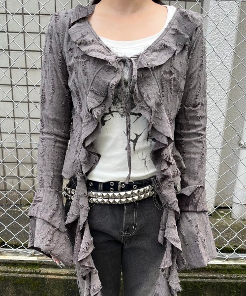 XU(エックスユー)の「ストリートファッション XU エックスユー damage frill cardigan ダメージフリルカーディガン シャツカーディガン へそ出しカーディガン ラッフルカーディガン 羽織り 韓国ファッション 韓国ストリート グランジ Y2K(カーディガン/ボレロ・レディース・チャコール/アイボリー・ONE SIZE)」の11枚目の写真