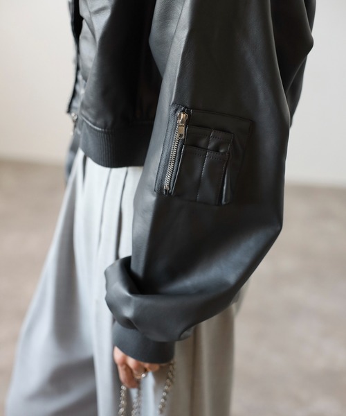 vintage ブラック 豚革 レザー 短丈 ブルゾン ジャケット MA-1 vintage ブラック 豚革 レザー 短丈 ブルゾン ジャケット MA-1