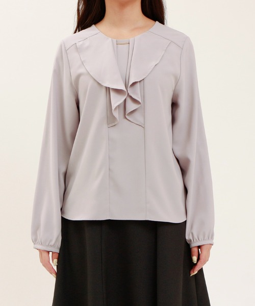 TRUDEA(トルディア)の「金具使いラッフルフリルブラウス(シャツ/ブラウス・レディース・グレイッシュベージュ/スモークピンク/ホワイト/ベージュ・MEDIUM/LARGE)」の6枚目の写真