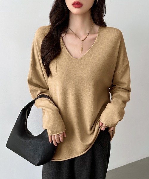 COCOMOMO(ココモモ)の「【2025AW 新色追加!】 もちっとなめらかタッチ ルーズVネックニット きれいめ 長袖 ロング ニット 春服 秋服(ニット/セーター・レディース・ブラック/ブルー/ライトブラウン/ホワイト/ブラウン/ピンク/ダークグレー/ベージュ/ロイヤルブルー/ワイン/ベージュ系・FREE)」の6枚目の写真