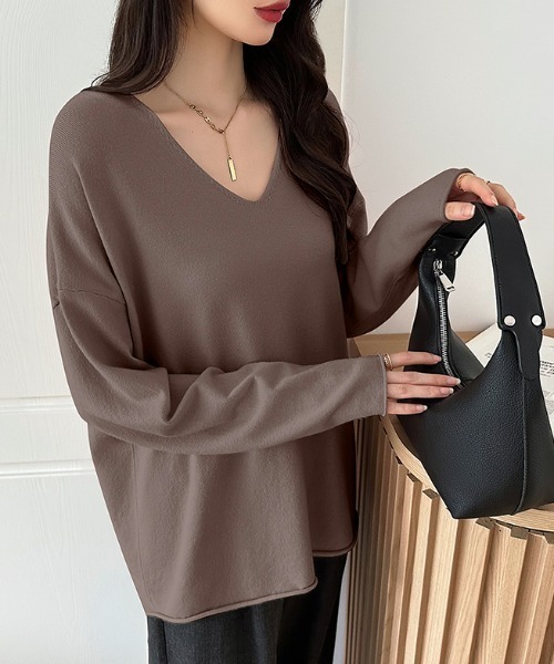 COCOMOMO(ココモモ)の「【2025AW 新色追加!】 もちっとなめらかタッチ ルーズVネックニット きれいめ 長袖 ロング ニット 春服 秋服(ニット/セーター・レディース・ブラック/ブルー/ライトブラウン/ホワイト/ブラウン/ピンク/ダークグレー/ベージュ/ロイヤルブルー/ワイン/ベージュ系・FREE)」の19枚目の写真