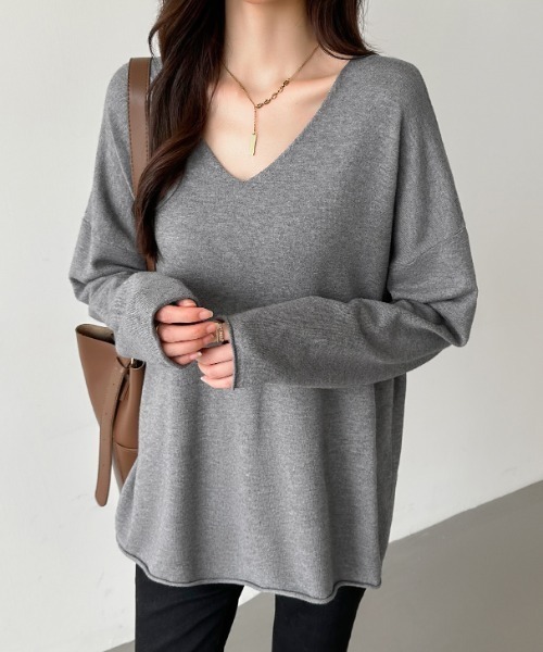 COCOMOMO(ココモモ)の「【2025AW 新色追加!】 もちっとなめらかタッチ ルーズVネックニット きれいめ 長袖 ロング ニット 春服 秋服(ニット/セーター・レディース・ブラック/ブルー/ライトブラウン/ホワイト/ブラウン/ピンク/ダークグレー/ベージュ/ロイヤルブルー/ワイン/ベージュ系・FREE)」の14枚目の写真