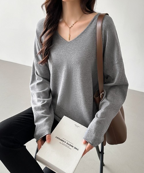 COCOMOMO(ココモモ)の「【2025AW 新色追加!】 もちっとなめらかタッチ ルーズVネックニット きれいめ 長袖 ロング ニット 春服 秋服(ニット/セーター・レディース・ブラック/ブルー/ライトブラウン/ホワイト/ブラウン/ピンク/ダークグレー/ベージュ/ロイヤルブルー/ワイン/ベージュ系・FREE)」の17枚目の写真