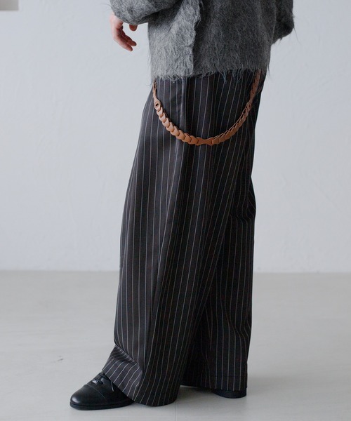 epnok（エプノック）の「ピンストライプタックワイドパンツ（スラックス・メンズ・ネイビー/チャコールグレー・SMALL/MEDIUM/LARGE）」の3枚目の写真