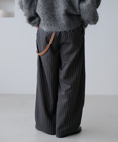 epnok（エプノック）の「ピンストライプタックワイドパンツ（スラックス・メンズ・ネイビー/チャコールグレー・SMALL/MEDIUM/LARGE）」の5枚目の写真