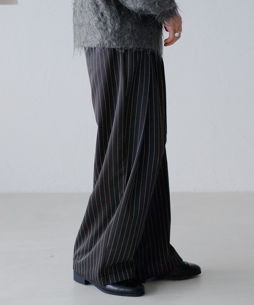 epnok（エプノック）の「ピンストライプタックワイドパンツ（スラックス・メンズ・ネイビー/チャコールグレー・SMALL/MEDIUM/LARGE）」の4枚目の写真