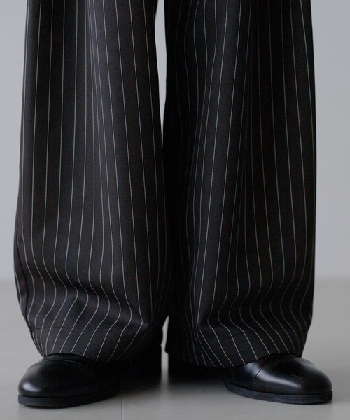 epnok（エプノック）の「ピンストライプタックワイドパンツ（スラックス・メンズ・ネイビー/チャコールグレー・SMALL/MEDIUM/LARGE）」の14枚目の写真