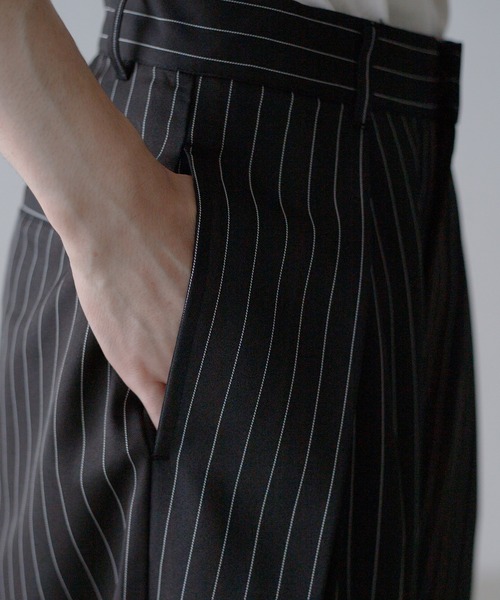 epnok（エプノック）の「ピンストライプタックワイドパンツ（スラックス・メンズ・ネイビー/チャコールグレー・SMALL/MEDIUM/LARGE）」の12枚目の写真