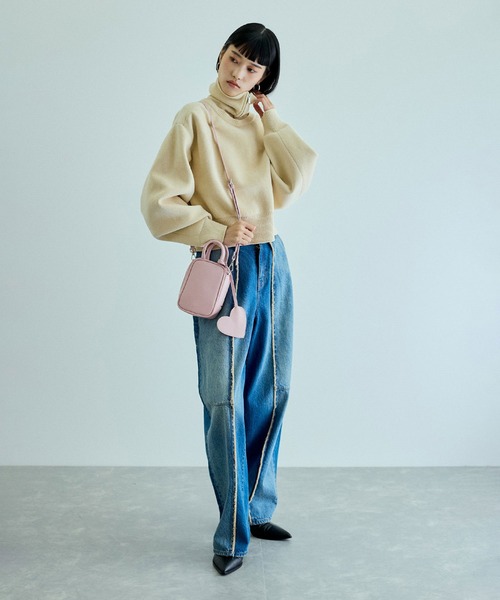 ADAM ET ROPE'（アダムエロペ）の「【サステナブル】・【洗える】ベロアヤーンZIPタートルニット（ニット/セーター・レディース・ブラック/ベージュ系その他・FREE）」の8枚目の写真