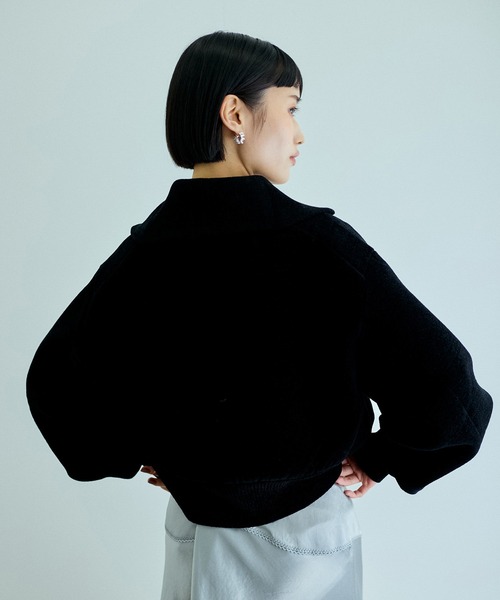 ADAM ET ROPE'（アダムエロペ）の「【サステナブル】・【洗える】ベロアヤーンZIPタートルニット（ニット/セーター・レディース・ブラック/ベージュ系その他・FREE）」の10枚目の写真