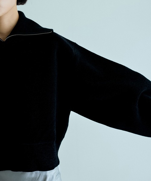 ADAM ET ROPE'（アダムエロペ）の「【サステナブル】・【洗える】ベロアヤーンZIPタートルニット（ニット/セーター・レディース・ブラック/ベージュ系その他・FREE）」の21枚目の写真