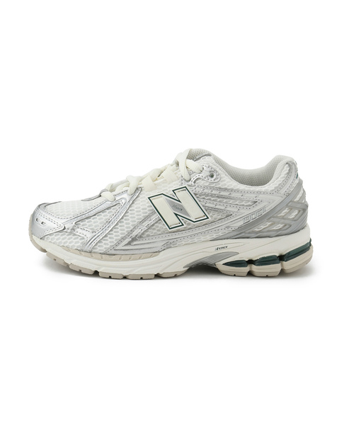 ADAM ET ROPE'(アダムエロペ)の「【new balance(ニューバランス)】1906R(スニーカー・レディース・シルバー・24/23/25)」の3枚目の写真