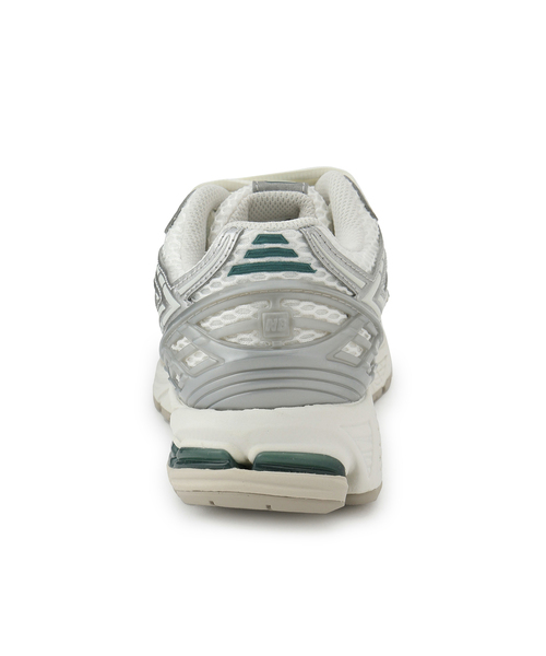 ADAM ET ROPE'(アダムエロペ)の「【new balance(ニューバランス)】1906R(スニーカー・レディース・シルバー・24/23/25)」の4枚目の写真