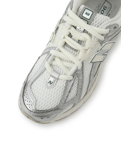 ADAM ET ROPE'(アダムエロペ)の「【new balance(ニューバランス)】1906R(スニーカー・レディース・シルバー・24/23/25)」の5枚目の写真