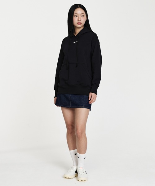NIKE（ナイキ）の「《セットアップ対応商品》ナイキ スポーツウェア フェニックス フリース ウィメンズ オーバーサイズド プルオーバー パーカー / Nike Sportswear Phoenix Fleece Women's Oversized Pullover Hoodie DQ5861-010 Black（パーカー・レディース・ブラック・S/M/L/2XL/XL/XS）」の3枚目の写真