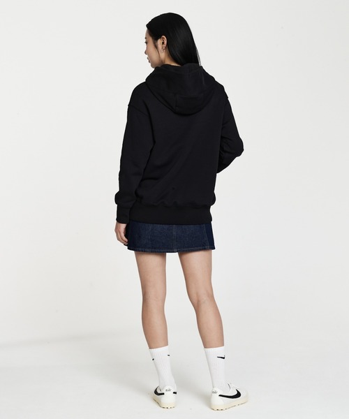 NIKE（ナイキ）の「《セットアップ対応商品》ナイキ スポーツウェア フェニックス フリース ウィメンズ オーバーサイズド プルオーバー パーカー / Nike Sportswear Phoenix Fleece Women's Oversized Pullover Hoodie DQ5861-010 Black（パーカー・レディース・ブラック・S/M/L/2XL/XL/XS）」の4枚目の写真