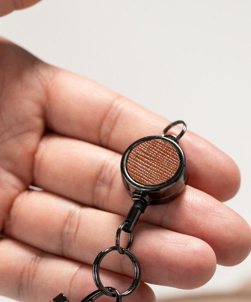 MURA（ムラ）の「サフィアーノレザー 薄型 伸縮リール付 IDカードケース（カードケース・メンズ・キャメル/ネイビー/ブラック/チョコ/アッシュグレー・FREE）」の13枚目の写真