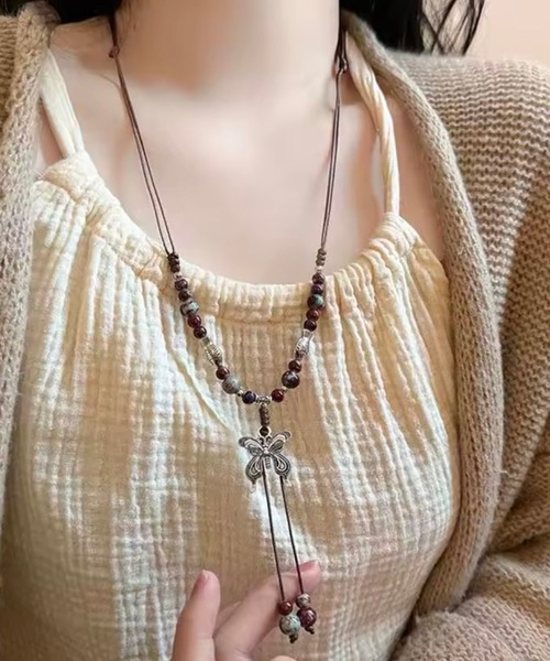 BARELY BLUE(ベアリーブルー)の「【 BARELY BLUE / ベアリーブルー 】 ヴィンテージ デザイン バタフライ ネックレス(ネックレス・レディース・ブラウン系/ホワイト系/グリーン系/ホワイト系1・FREE)」の6枚目の写真