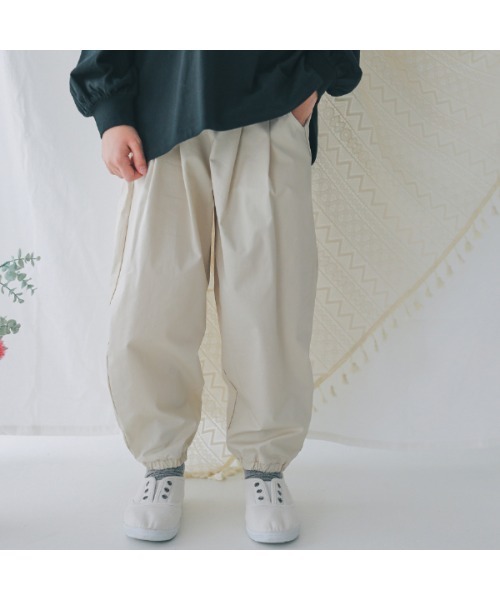 NHT（エヌエイチティー）の「エヌエイチティー ロングギャザーパンツ（その他パンツ・キッズ・カーキ/インディゴブルー/ベージュ系その他6・130cm/140cm/150cm/160cm/120cm/110cm）」の2枚目の写真