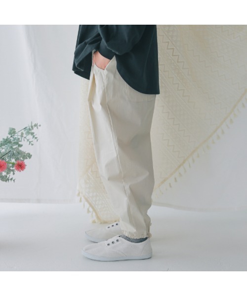 NHT（エヌエイチティー）の「エヌエイチティー ロングギャザーパンツ（その他パンツ・キッズ・カーキ/インディゴブルー/ベージュ系その他6・130cm/140cm/150cm/160cm/120cm/110cm）」の4枚目の写真