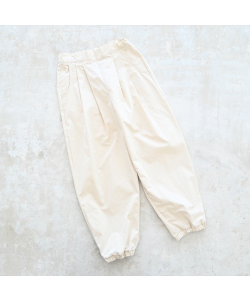 NHT（エヌエイチティー）の「エヌエイチティー ロングギャザーパンツ（その他パンツ・キッズ・カーキ/インディゴブルー/ベージュ系その他6・130cm/140cm/150cm/160cm/120cm/110cm）」の19枚目の写真