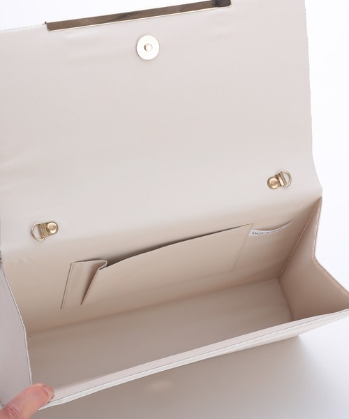 haremode（ハレモード）の「結婚式 お呼ばれ 謝恩会 成人式 対応 クラッチ サテンプリーツ チェーン付き2WAY パーティ オケージョン バッグ（クラッチバッグ・レディース・ベージュ/ブラック/シルバー・FREE）」の11枚目の写真