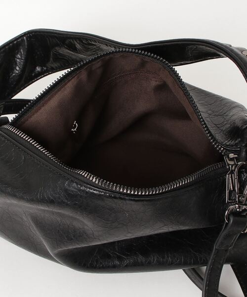 tinkerend(ティンカーエンド)の「Studded Faux Leather Shoulder Bag / スタッズフェイクレザーショルダーバッグ(ショルダーバッグ・レディース・ブラック・FREE)」の4枚目の写真