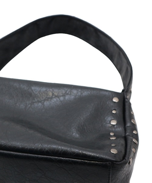 tinkerend(ティンカーエンド)の「Studded Faux Leather Shoulder Bag / スタッズフェイクレザーショルダーバッグ(ショルダーバッグ・レディース・ブラック・FREE)」の3枚目の写真