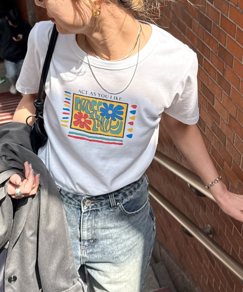 feepur by saya（フェピュールバイサヤ）の「アソートアートプリントTee（Tシャツ/カットソー・レディース・ブラック/ホワイト系/ブラック系/ホワイト・MEDIUM）」の2枚目の写真