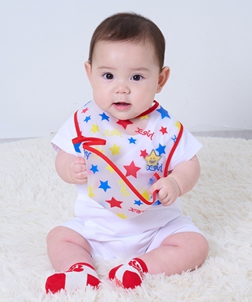 X-girl Stages(エックスガールステージス)の「ロゴ&スター総柄お食事スタイ(その他ベビー用品・キッズ・レッド/ピンク・F)」の11枚目の写真