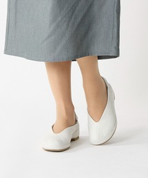 【新色追加】Vカットフラットパンプス