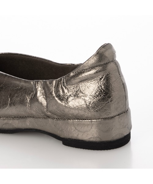 D'ICI（ディッシィ）の「【新色追加】Vカットフラットパンプス（パンプス・レディース・ブラック/ブルー/アイボリー/ブラック系その他2/ホワイト×グレー・22.5cm/23cm/23.5cm/24cm/24.5cm/21.5㎝/22cm/25cm）」の10枚目の写真