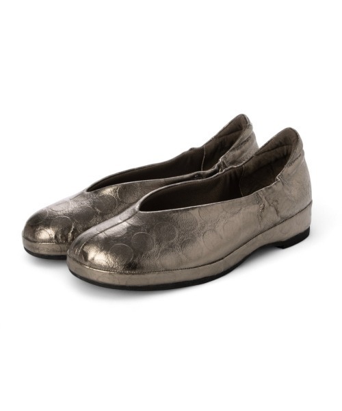 D'ICI（ディッシィ）の「【新色追加】Vカットフラットパンプス（パンプス・レディース・ブラック/ブルー/アイボリー/ブラック系その他2/ホワイト×グレー・22.5cm/23cm/23.5cm/24cm/24.5cm/21.5㎝/22cm/25cm）」の15枚目の写真