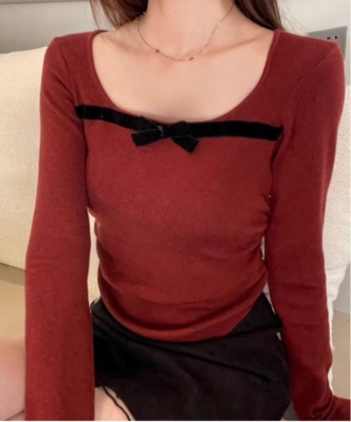 Mejoul（メジュール）の「ベロアリボンラウンドネック サイドギャザータイトピチニット（ニット/セーター・レディース・レッド/ホワイト/ブラック・M/L/F）」の3枚目の写真