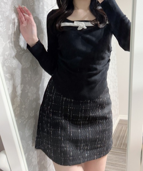 Mejoul（メジュール）の「ベロアリボンラウンドネック サイドギャザータイトピチニット（ニット/セーター・レディース・レッド/ホワイト/ブラック・M/L/F）」の2枚目の写真