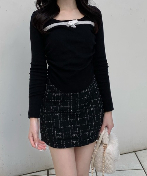 Mejoul（メジュール）の「ベロアリボンラウンドネック サイドギャザータイトピチニット（ニット/セーター・レディース・レッド/ホワイト/ブラック・M/L/F）」の7枚目の写真