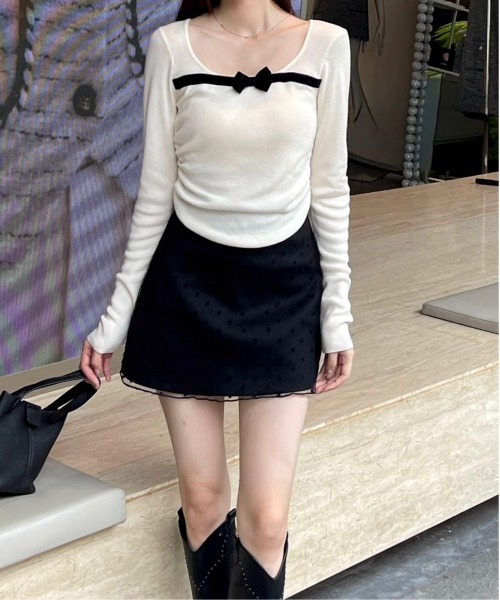 Mejoul（メジュール）の「ベロアリボンラウンドネック サイドギャザータイトピチニット（ニット/セーター・レディース・レッド/ホワイト/ブラック・M/L/F）」の21枚目の写真