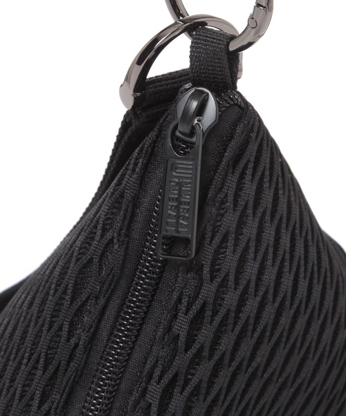 UNIVERSAL OVERALL（ユニバーサルオーバーオール）の「【UNIVERSAL OVERALL】別注ピラミッド ショルダーポーチ（ショルダーバッグ・メンズ・グレー/ブラック・FREE）」の13枚目の写真
