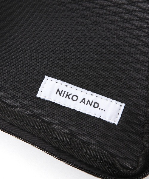 UNIVERSAL OVERALL（ユニバーサルオーバーオール）の「【UNIVERSAL OVERALL】別注ピラミッド ショルダーポーチ（ショルダーバッグ・メンズ・グレー/ブラック・FREE）」の4枚目の写真