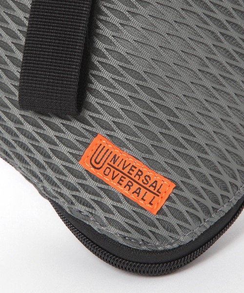 UNIVERSAL OVERALL（ユニバーサルオーバーオール）の「【UNIVERSAL OVERALL】別注ピラミッド ショルダーポーチ（ショルダーバッグ・メンズ・グレー/ブラック・FREE）」の6枚目の写真