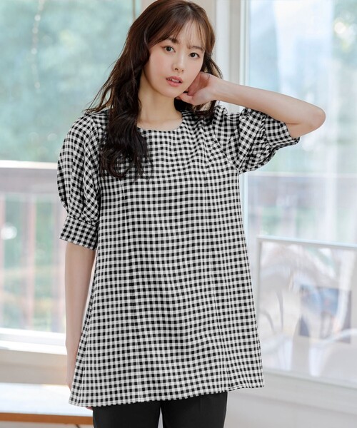 Tiaclasse（ティアクラッセ）の「パフスリーブチュニックブラウス（シャツ/ブラウス・レディース・ベージュ/サックスブルー/ブラック系/ネイビー系/ネイビー・L/M/S）」の2枚目の写真