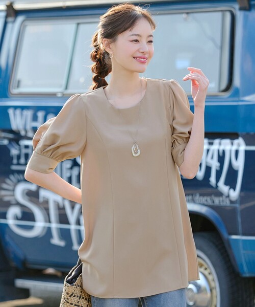 Tiaclasse（ティアクラッセ）の「パフスリーブチュニックブラウス（シャツ/ブラウス・レディース・ベージュ/サックスブルー/ブラック系/ネイビー系/ネイビー・L/M/S）」の9枚目の写真