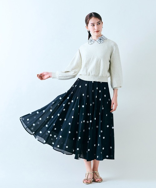 Audie a Muses(オーディアミューズ)の「ラメ&スパンコールニットプルオーバー(ニット/セーター・レディース・ライトグレー/オフホワイト・42/38)」の5枚目の写真
