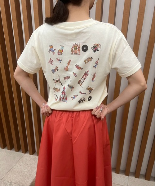 ALWAYS GOOD TIME(オルウェイズグッドタイム)の「【Where's Wally/ウォーリーを探せ】天竺 BOXシルエット/WIDシルエット型 プリント/刺繍 半袖Tシャツ(Tシャツ/カットソー・レディース・ピンク/ホワイト系2/ホワイト系1/ネイビー/クリーム/サックスブルー/グレー/ブラック・L/M)」の6枚目の写真