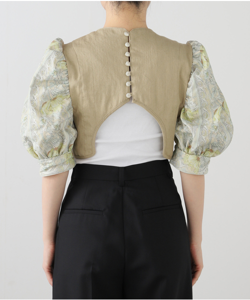 EDIT. FOR LULU(エディットフォールル)の「【DECO dequis 1985/デコ・デ・ピュイ】FLOWER GATHER SLEEVE VEST(シャツ/ブラウス・レディース・ベージュ・FREE)」の2枚目の写真